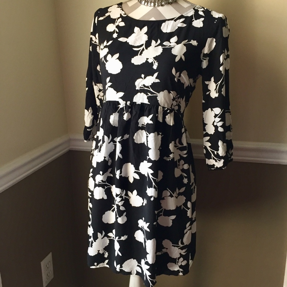 Black and white floral print mini dress
